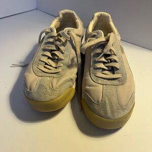 Beige Sneakers with beige Soles